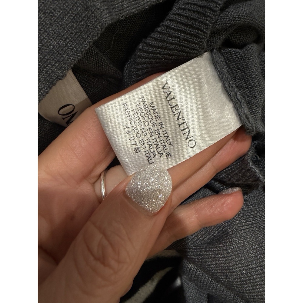 Women's Valentino Gray Linen Silk Short Sleeve Knit Sweater Top Flower Pin Small - Picture 8 of 14